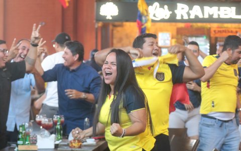 La hinchada 'estalló' de júbilo cuando Félix Torres anotó el empate momentáneo.