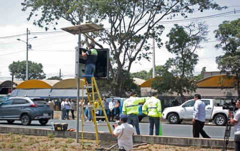 Al sitio llegaron los directivos de la ATM y algunos de los tantos afectados por el dispositivo.