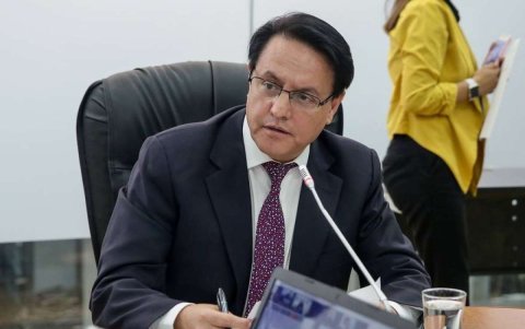 Construye auspici´´o la candidatura presidencial de Fernando Villavicencio (+).