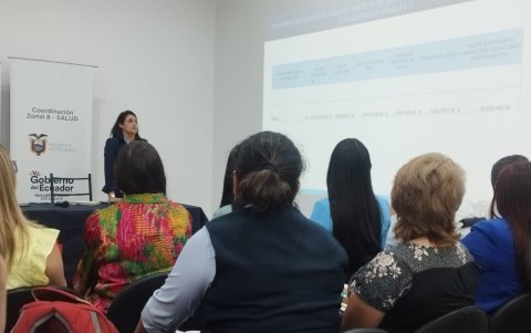 El gremio de centros de diálisis compartió una foto de la reunión en Guayaquil con representantes del Ministerio de Salud.