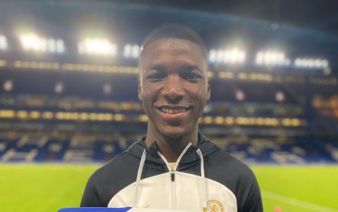 Moisés Caicedo ya se encuentra en Londres.