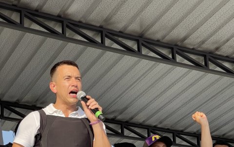 El candidato Daniel Noboa en un recorrido en Daule se mostró enérgico en sus propuestas.