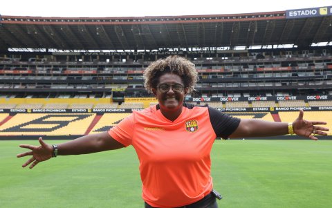 Wendy Villón la entrenadora que le dio a Barcelona, su primer título de Superliga femenina.