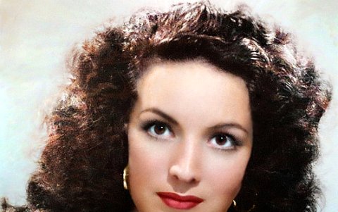 Su intimidante belleza iba acompañada de arrogancia y narcisismo.