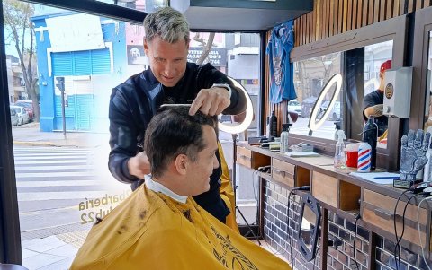 Pablo Santillo se ha especializado en distintos cortes de cabello y estilos urbanos.