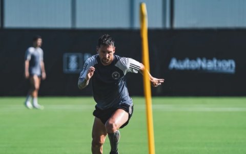 Lionel Messi se muestra neutral en el tema de la superficie.