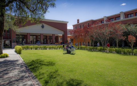 Interior del campus de la USFQ.