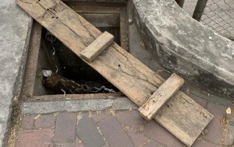 Algunas alcantarillas no tienen tapas