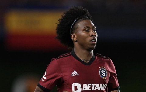 Angelo Preciado ingresó al cambio en la goleada de su equipo.