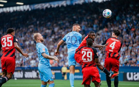 Pacho fue titular en el empate.