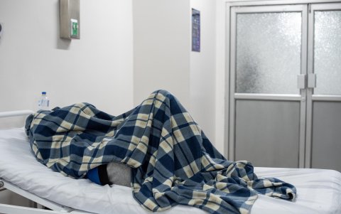 Un joven recibe tratamiento por consumo de fentanilo, el 4 de septiembre de 2023 en el Hospital Municipal Bicentenario en Guayaquil (Ecuador).