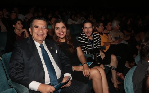 Carlos Estarellas, Nicole Ocaña y Consuelo Hidalgo.