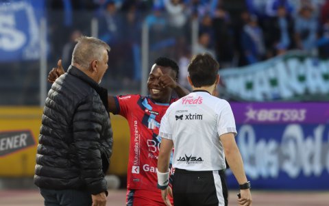 El técnico Ever Hugo Almeida (i) confía en que retomarán los triunfos.