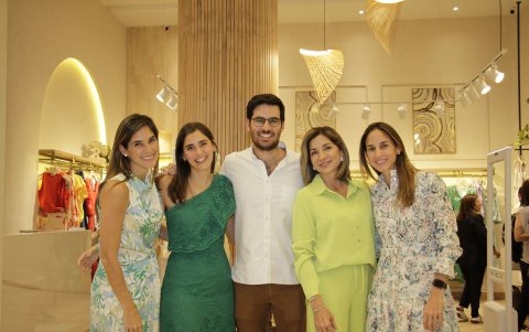 María Elena González, Mariana San Juan, Jaime González, María Elena Robalino y Adriana González.