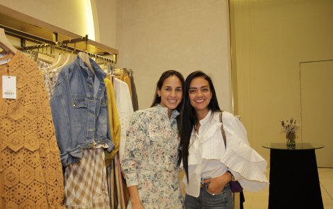 Adriana González y María Belén de Cevallos.