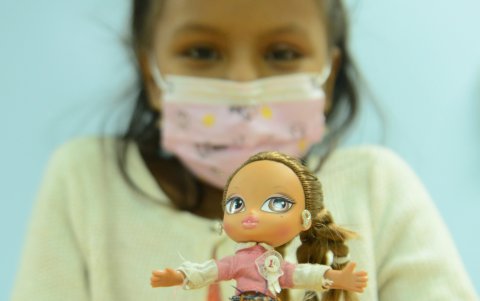 Médula. A los 4 años, Dania enfrentó con sus padres el cáncer de médula. Ahora está feliz de haber superado la enfermedad y va a la escuela como cualquier niño y con el agradecimiento a Dios.