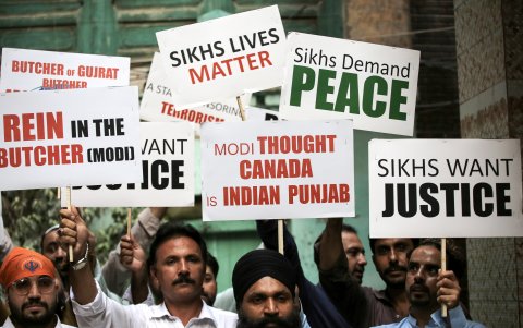 En Pakistán, varios ciudadanos de India protestaron por el asesinato de Hardeep Singh Nijjar.