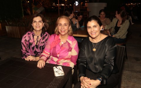 Karina Izquierdo, Teresa Baquerizo y Andrea Armbruster.