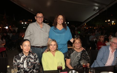 Cristian Huet, Silvina Abboud, Martha de Pólit, Cecilia de Jalil y Linda Abboud.