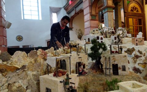 Cuenca. Los trabajos para ensamblar el pesebre se ejecutaran hasta el 9 de octubre, cuando será abierto al público.