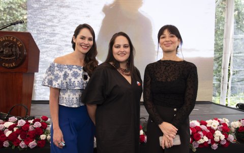 Ana Sáez, María José Sáez y Camila Falconí.