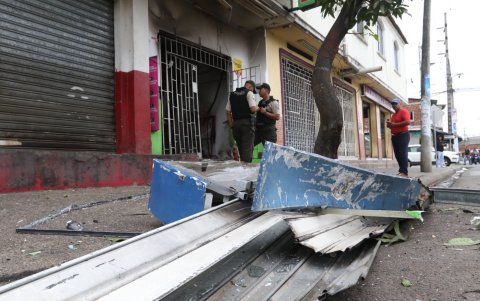 Realidad. Locales comerciales han quedado destruidos luego atentados terroristas con explosivos por no pagar las denominadas vacunas.