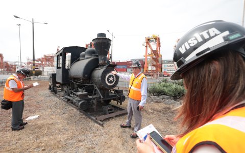 Histórico. El Ferrocarril de la Aduana, que operó en Guayaquil desde el año 1888 durante varias décadas, reposa actualmente en un área dentro del puerto de Contecon, en el sur.