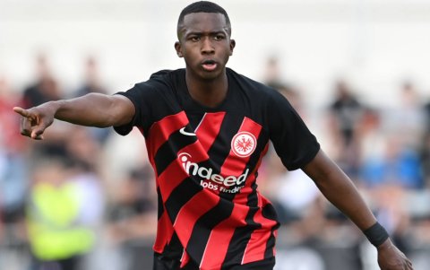 Pacho sumó su cuarto empate consecutivo con el Eintracht Frankfurt.