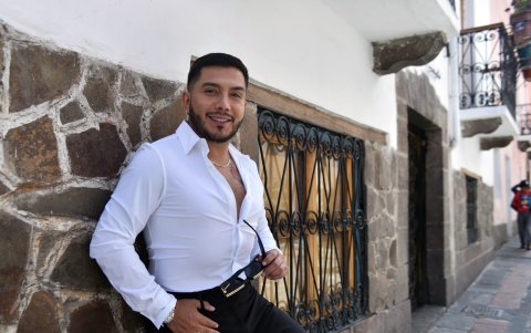 Junior, hijo de madre guayaquileña y padre quiteño, asegura que un talento de television debe expandir su popularidad y no limitarse a la pantalla chica.