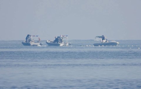 Una barrera flotante en las cercanías de Scarborough Shoal en el disputado Mar de China Meridional el 20 de septiembre de 2023