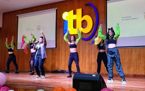 Diversas presentaciones artísticas realizaron los estudiantes para hacer conciencia contra el uso indebido de drogas.