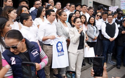 El expresidenciable Bolívar Armijos es uno de los apoyos que ha recibido Luisa Gonzalez.