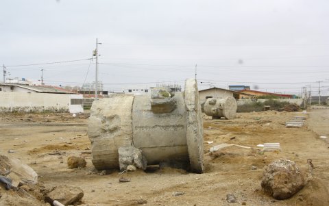 Costa de Oro. Los residuos y materiales que se utilizaron en la obra afean el entorno.