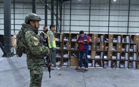 Las Fuerzas Armadas dan la seguridad del envío de la paquetería.