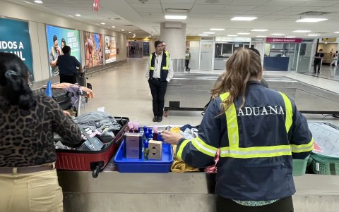 Las inspecciones deben hacerse tanto en aeropuertos, como en puertos, lugares por donde ingresa la mercadería.