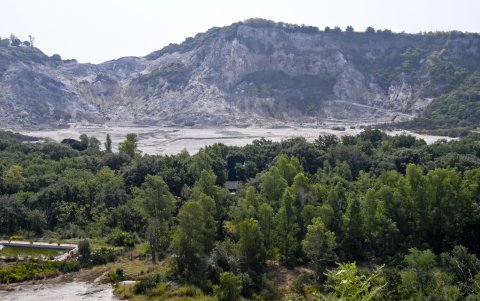 La última gran erupción fue en 1538, que generó el Monte Nuovo, pero en los últimos tiempos su actividad está siendo vigilada con atención.