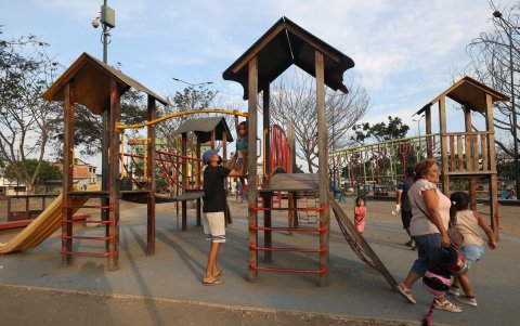 Recreacional. El área de juegos de niños es muy concurrida, pero también necesita mantenimiento.