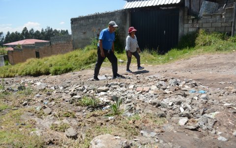En San Carlos Alto se registró hace cuatro meses un deslizamiento de tierra que afectó a 15 familias, quienes perdieron sus enseres.