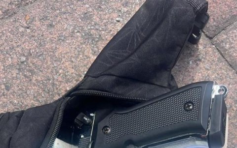 El arma que, según la Policía, es de fogueo y que era portada por el ciudadano extranjero.