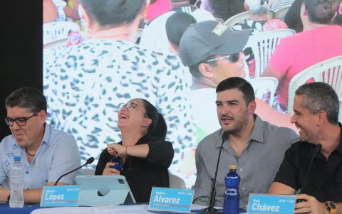 Autoridades. Aquiles Álvarez, alcalde, lideró la mesa del cuerpo edilicio.