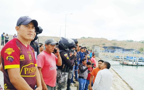 La familias de las dos pescadores asesinados en alta mar, están desconcertados.