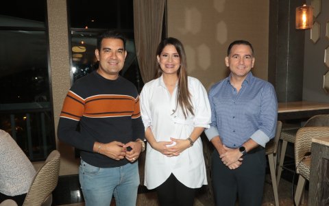 Luis Antonio Ruiz, Liz Valarezo y Christian Chérrez.