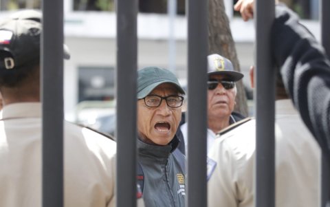 Los reclamos y malestar se sintieron dentro y fuera del colegio Benalcázar, sitio escogido como sede de la prueba.