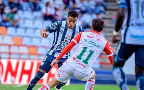 Byron Castillo salió expulsado ante el Necaxa.