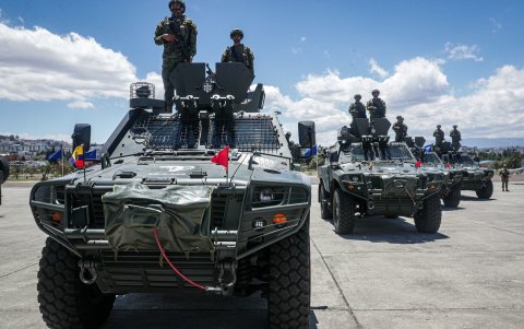 Secuelas. Las bancas metálicas en las que se suelen sentar los ciudadanos para esperar mientras realizan trámites municipales lucen casi vacías. Hay una menor afluencia de usuarios.
