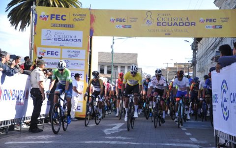 Chalapud (c), en una de las partidas de la prueba que tuvo 115 corredores.