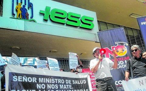 Acreedores. Los centros de diálisis son uno de los grupos de prestadores externos a los que les debe el IESS.