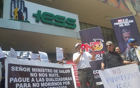Acreedores. Los centros de diálisis son uno de los grupos de prestadores externos a los que les debe el IESS.