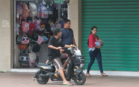 Las motos eléctricas circulan por cualquier lado