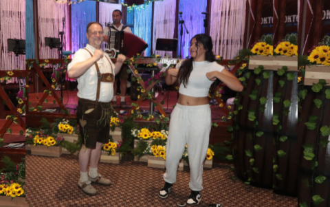 Emilie Coloma probó suerte en el baile con el músico alemán Franz Sommerauer.
